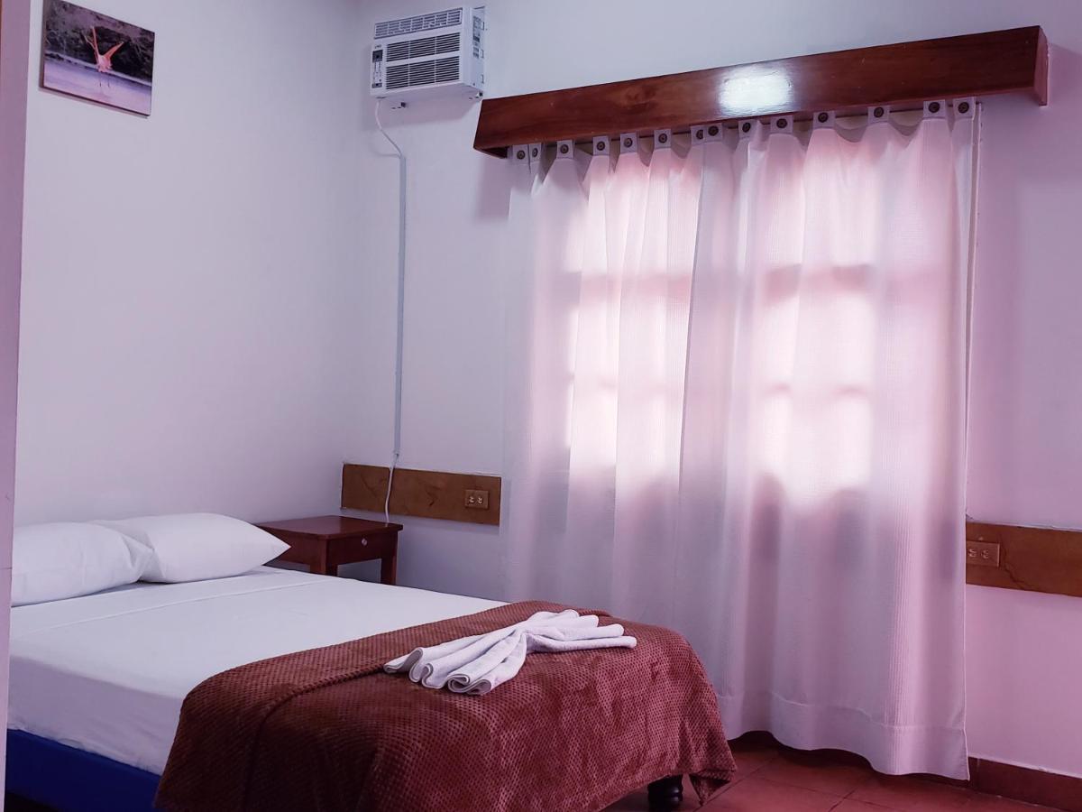 Hotel Crossman Puerto Ayora  Buitenkant foto