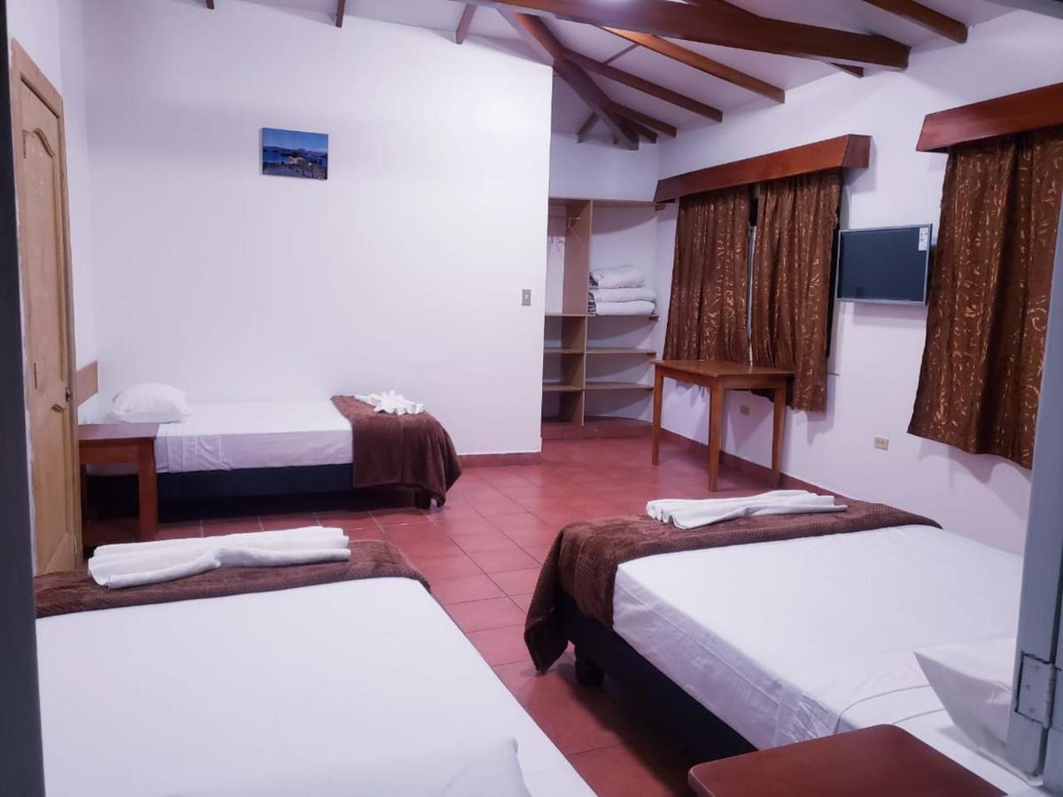 Hotel Crossman Puerto Ayora  Buitenkant foto