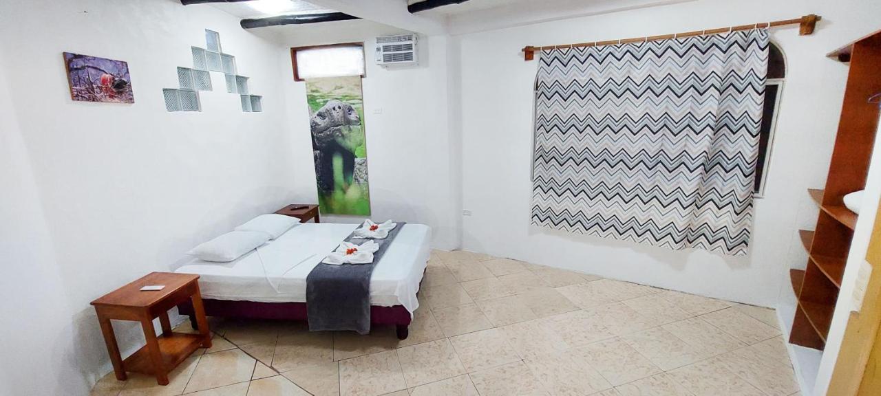 Hotel Crossman Puerto Ayora  Buitenkant foto