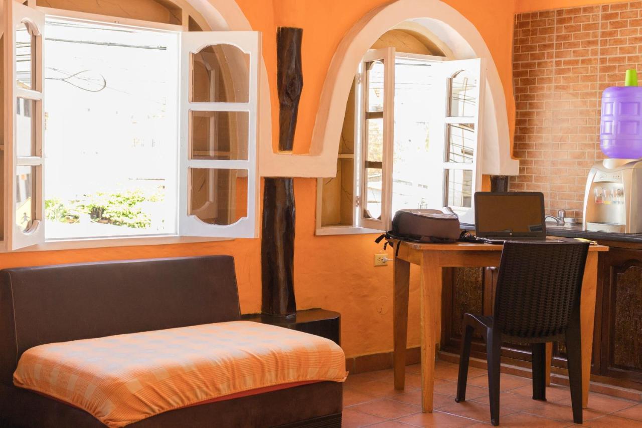 Hotel Crossman Puerto Ayora  Buitenkant foto