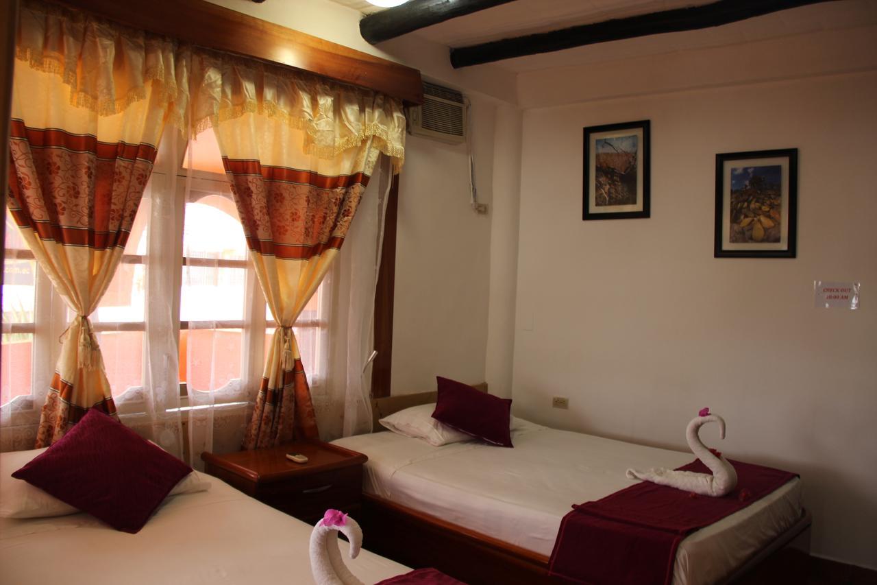 Hotel Crossman Puerto Ayora  Buitenkant foto