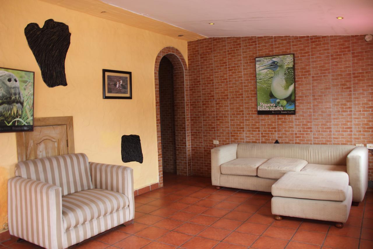 Hotel Crossman Puerto Ayora  Buitenkant foto