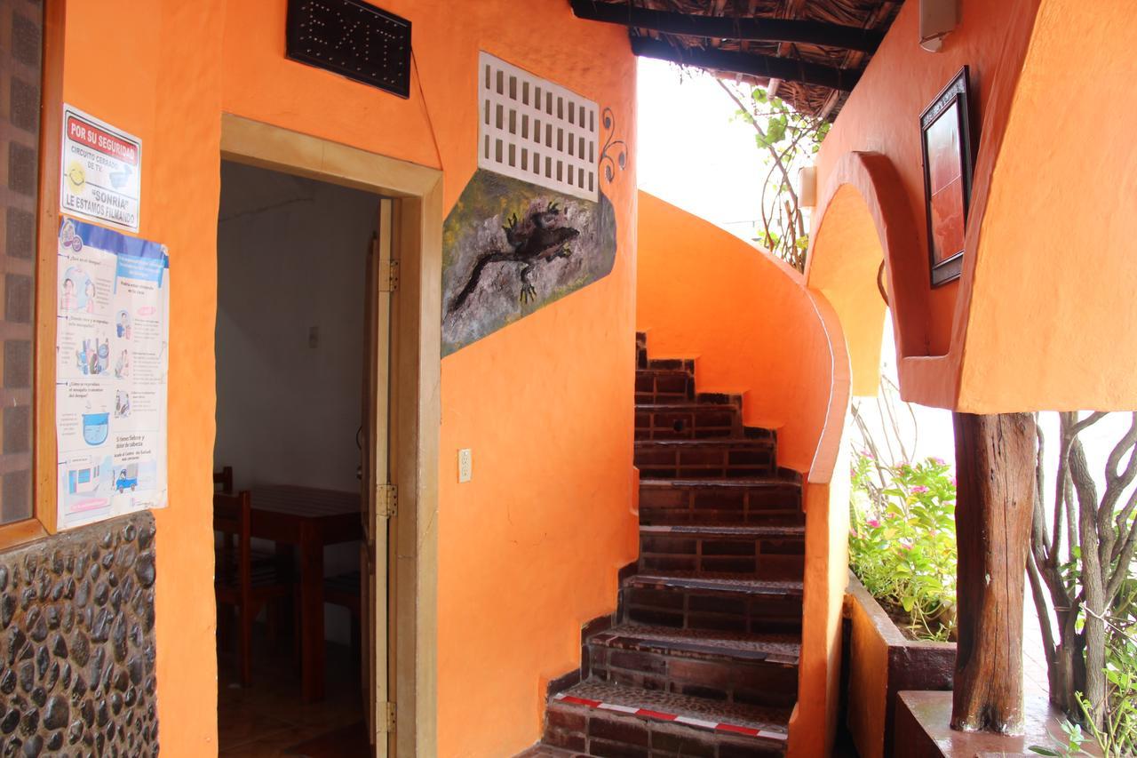 Hotel Crossman Puerto Ayora  Buitenkant foto