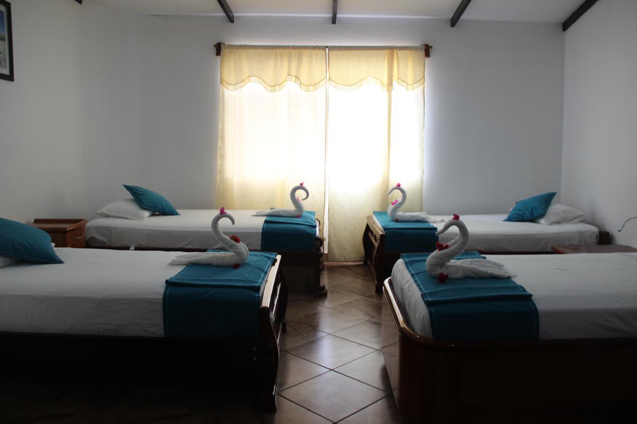 Hotel Crossman Puerto Ayora  Buitenkant foto