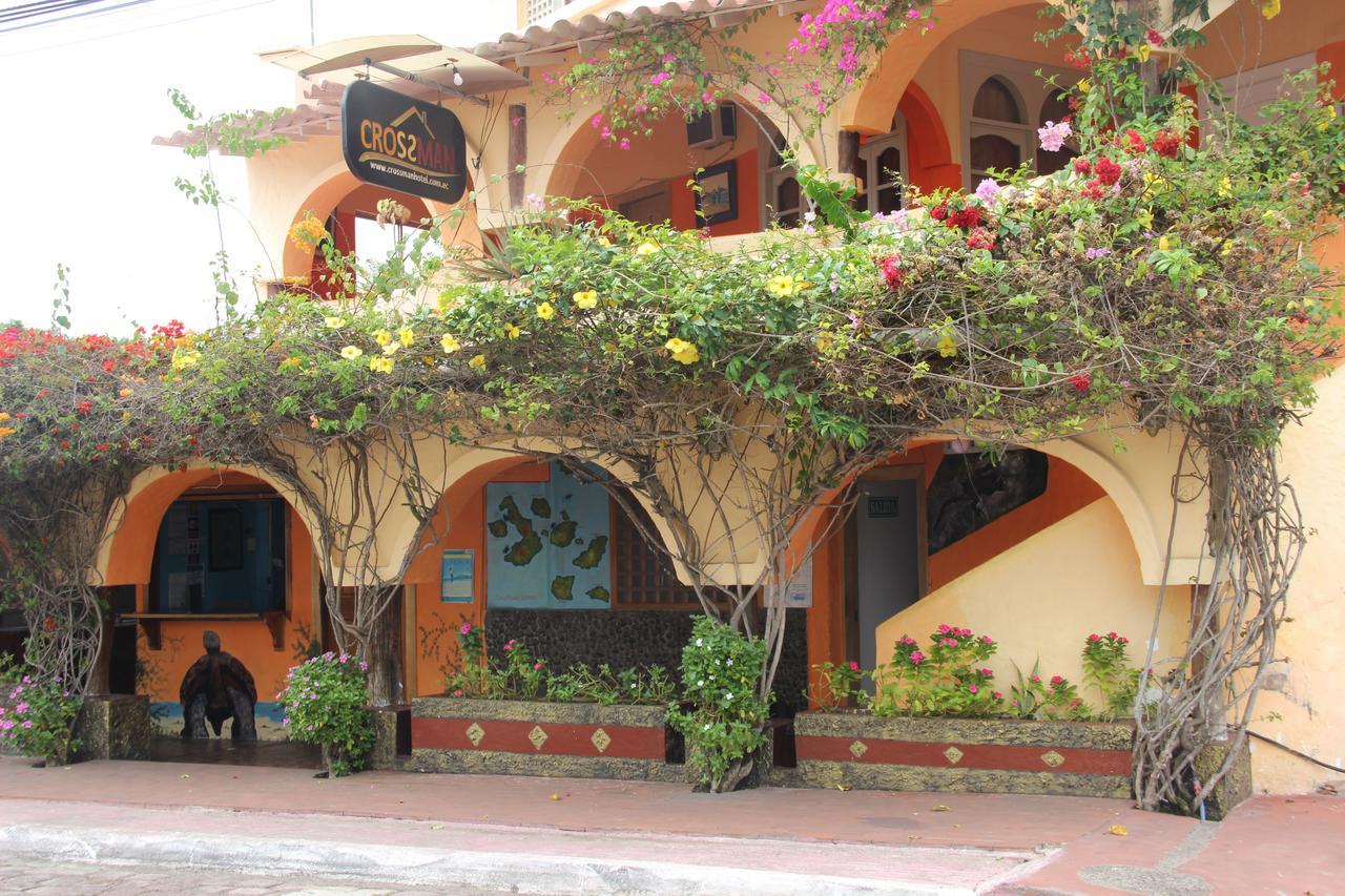 Hotel Crossman Puerto Ayora  Buitenkant foto
