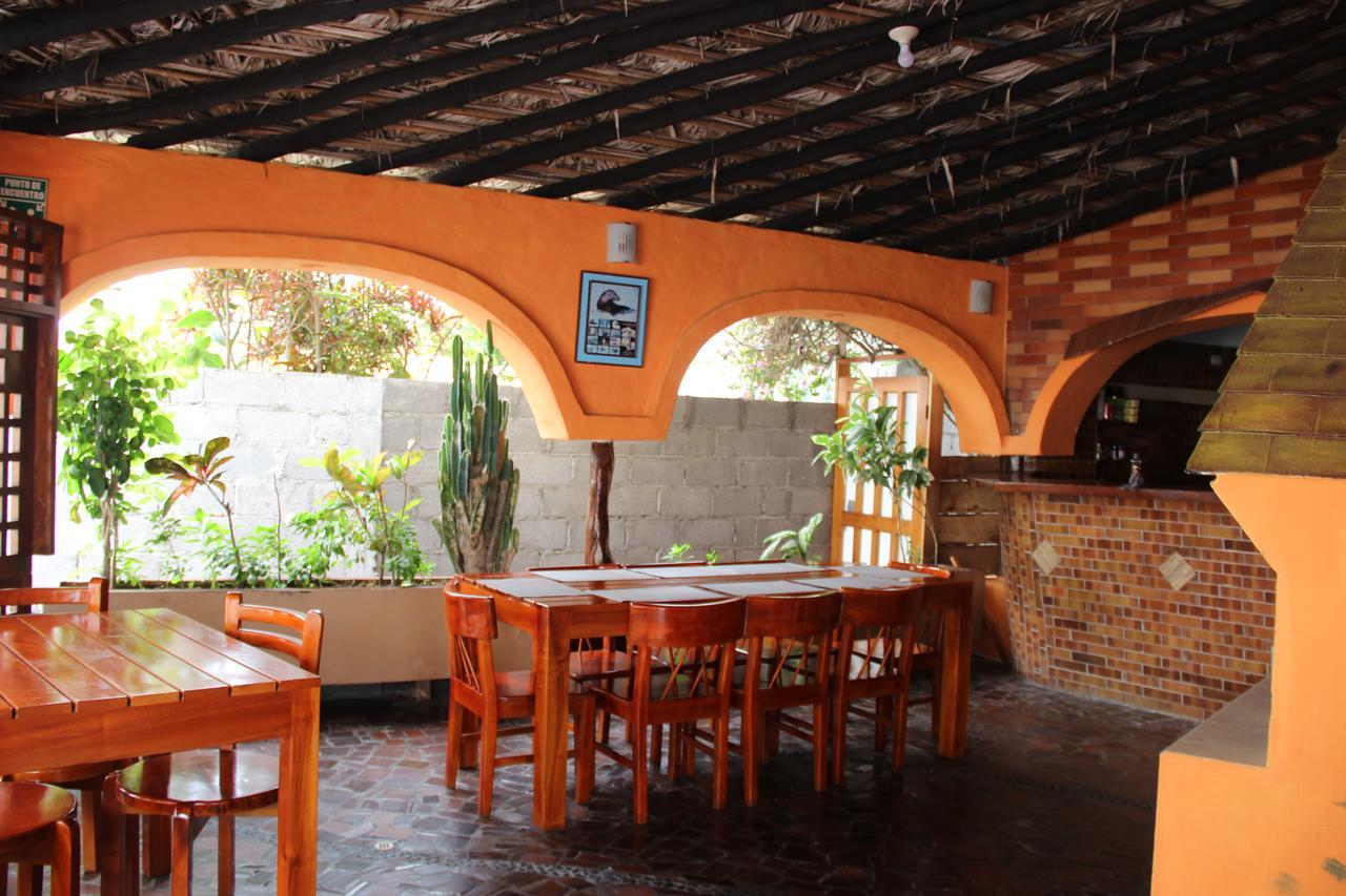 Hotel Crossman Puerto Ayora  Buitenkant foto