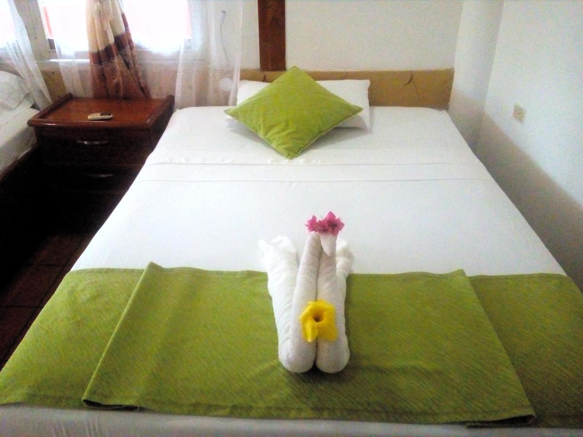 Hotel Crossman Puerto Ayora  Buitenkant foto