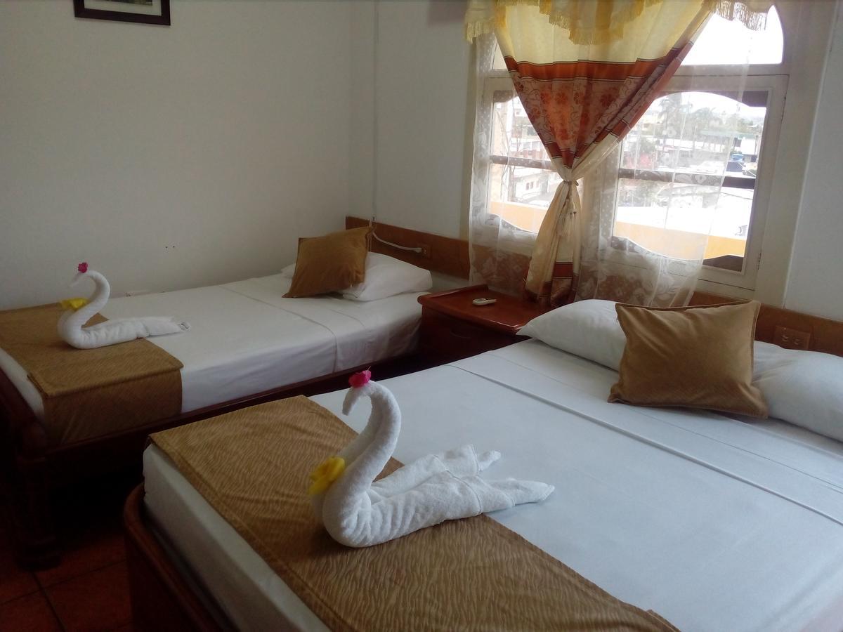 Hotel Crossman Puerto Ayora  Buitenkant foto