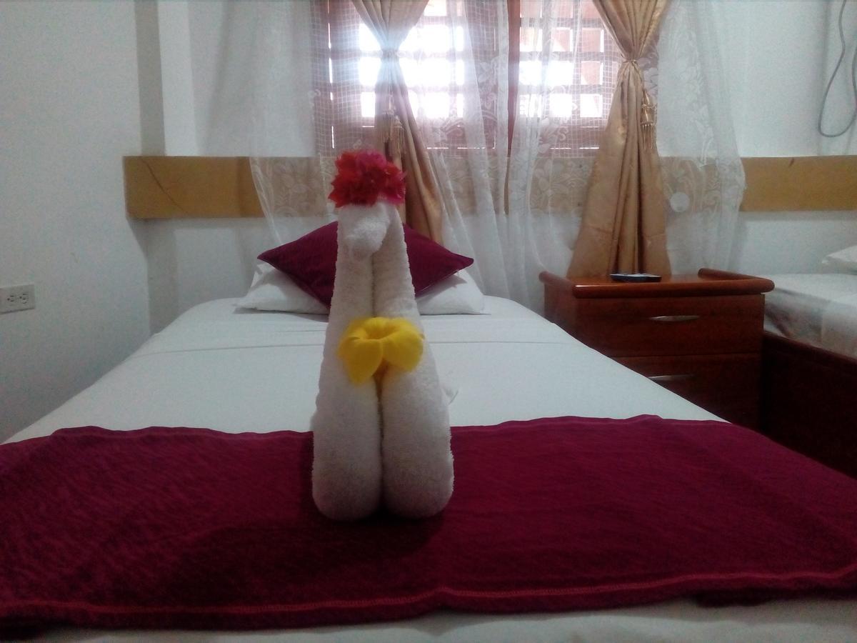 Hotel Crossman Puerto Ayora  Buitenkant foto