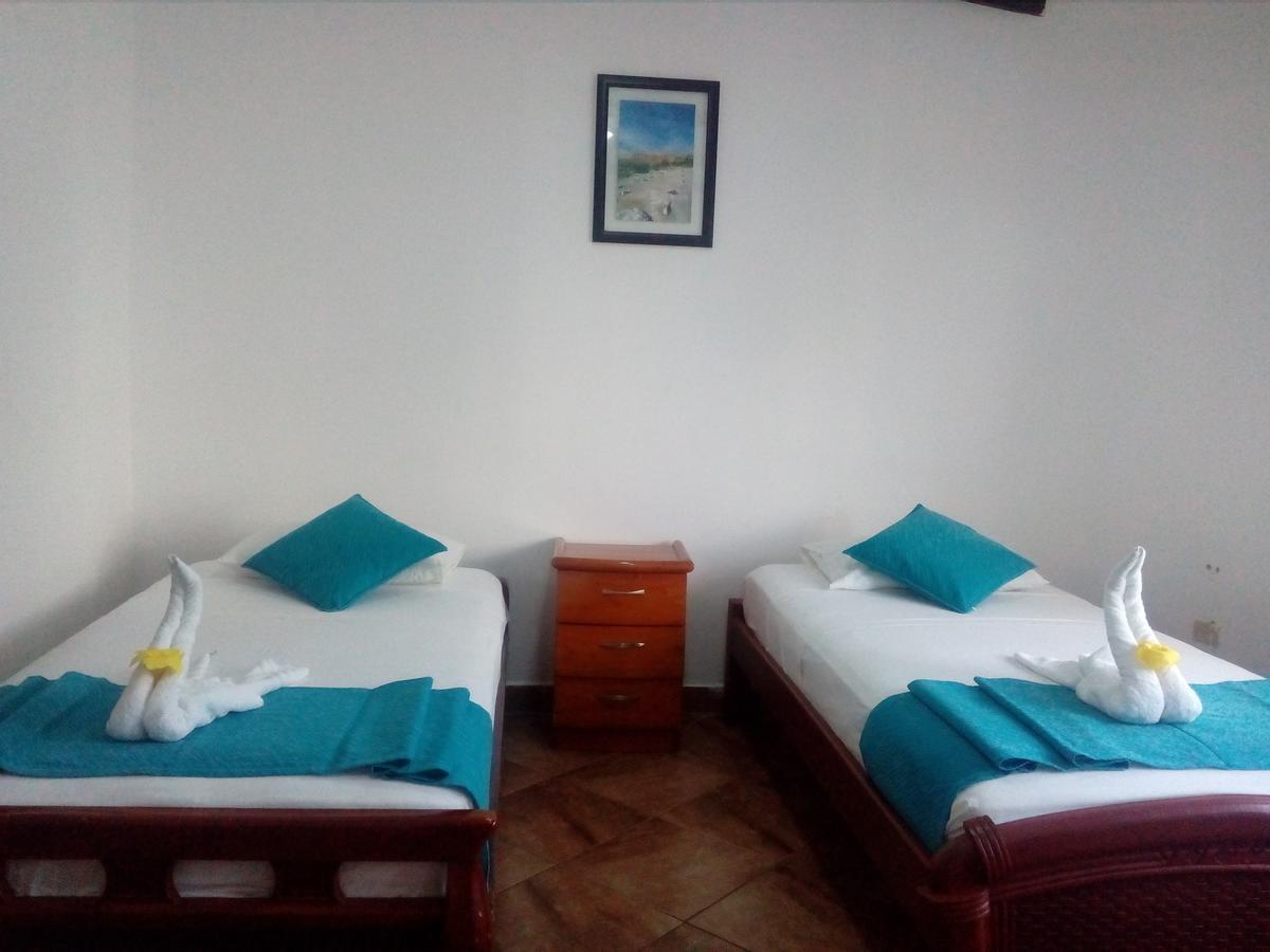 Hotel Crossman Puerto Ayora  Buitenkant foto