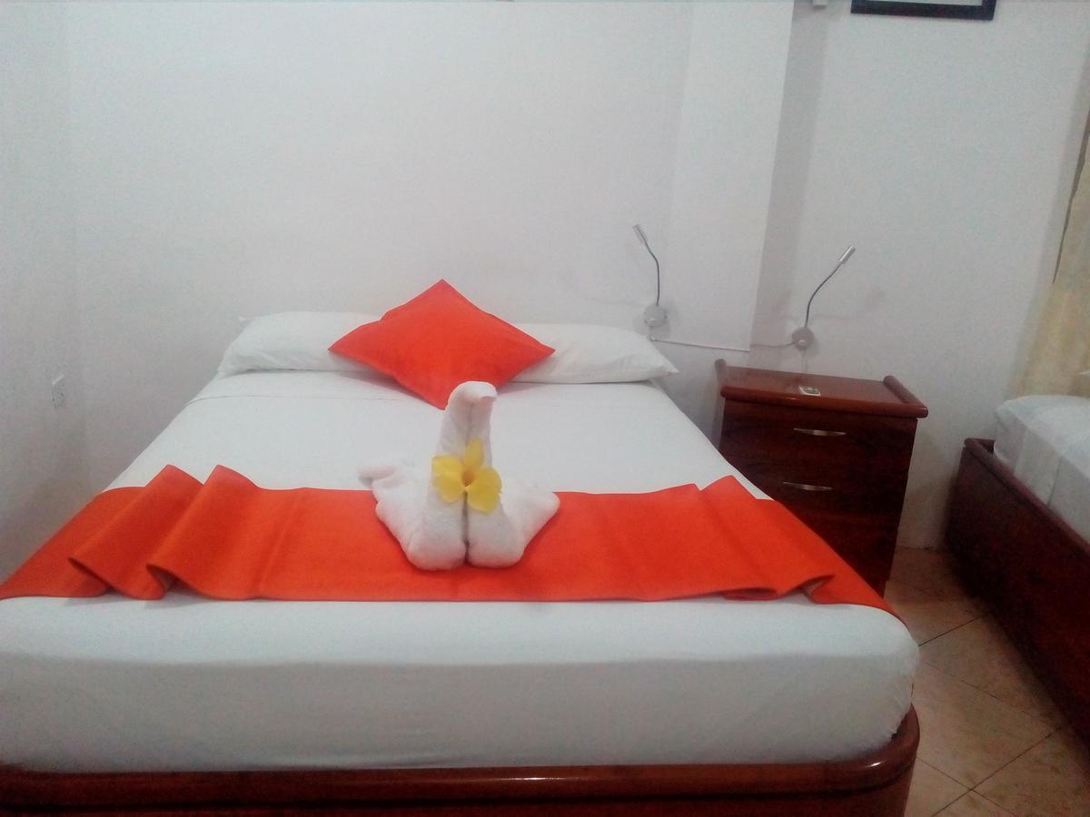 Hotel Crossman Puerto Ayora  Buitenkant foto