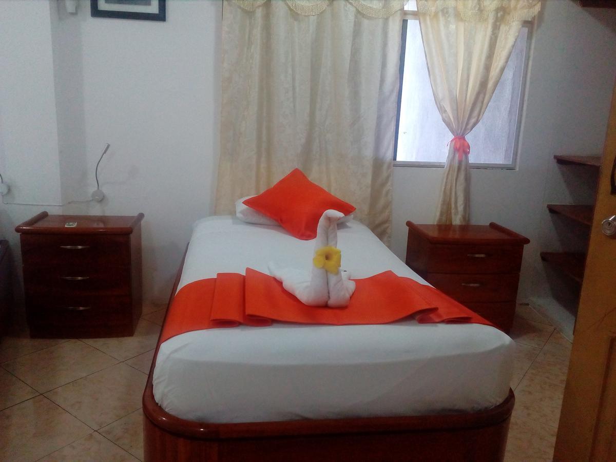 Hotel Crossman Puerto Ayora  Buitenkant foto