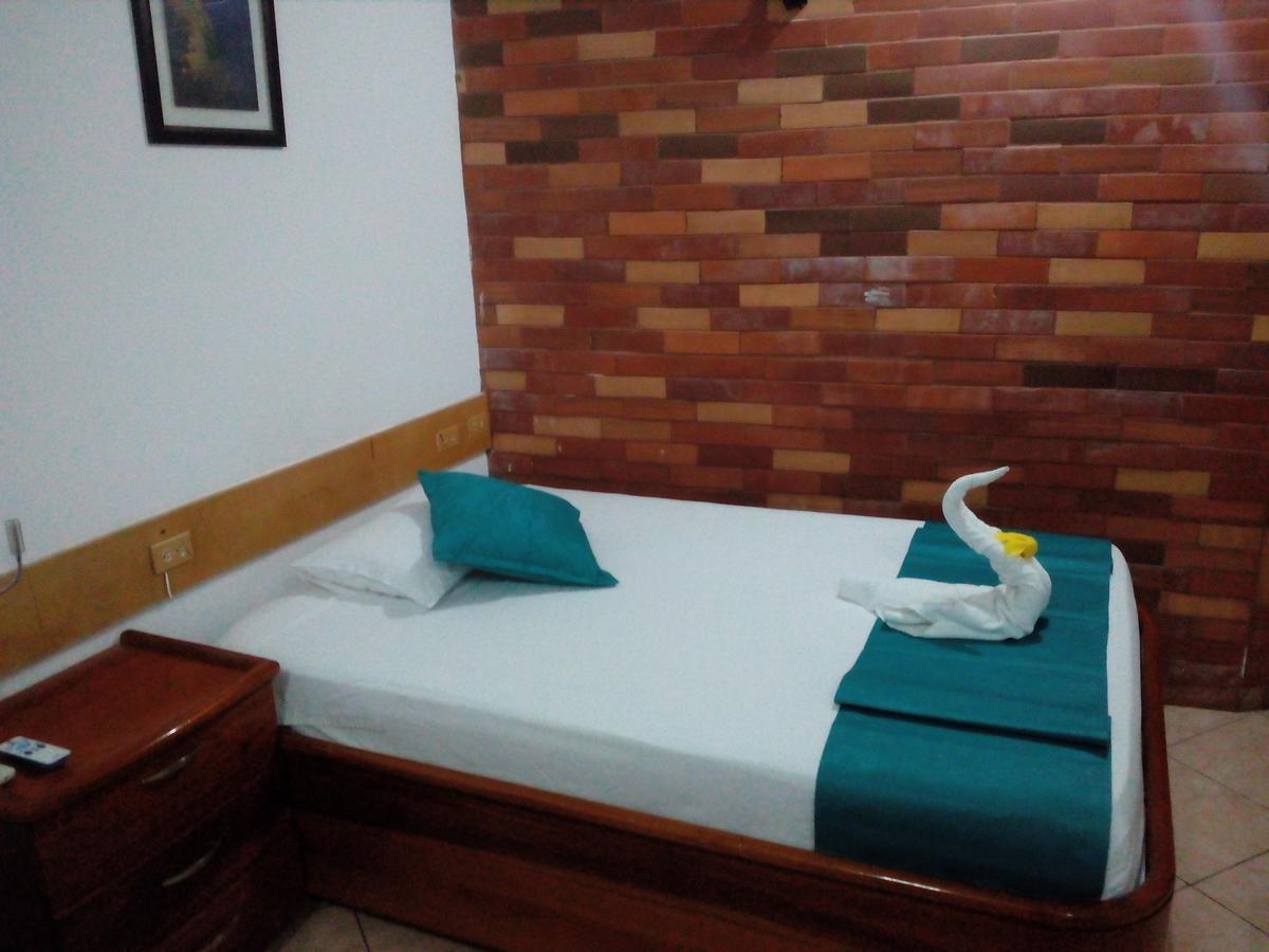 Hotel Crossman Puerto Ayora  Buitenkant foto